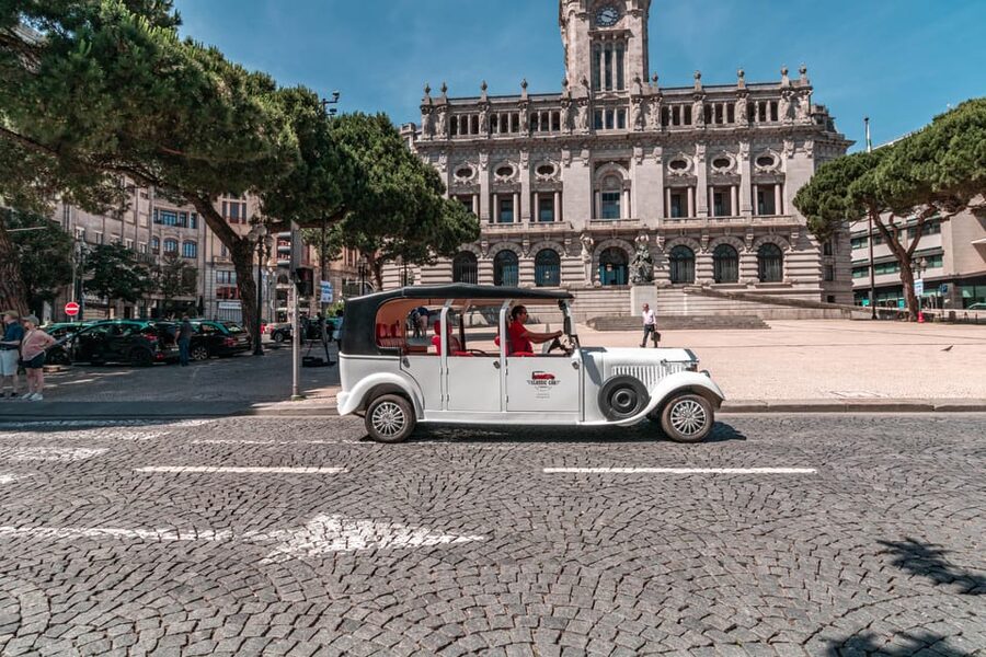 Porto: Premium Wine Eco Car Tour River - The classic car loop through Porto’s most recognizable sights