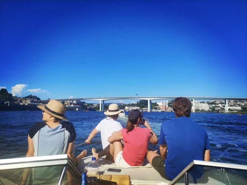Porto:Private Boat Tour 6 Bridges group price up to 6px - What You See: Porto and Vila Nova de Gaia Landmarks from the Water
