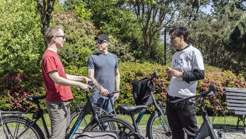 Porto Private E-Bike Tour: Douro River, Parks & Beaches - Jardim do Passeio Alegre and the cork tree park stop