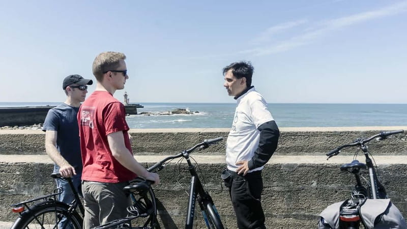 Porto Private E-Bike Tour: Douro River, Parks & Beaches - Foz coast hits: Felgueiras Lighthouse, Homem do Leme, Castelo do Queijo