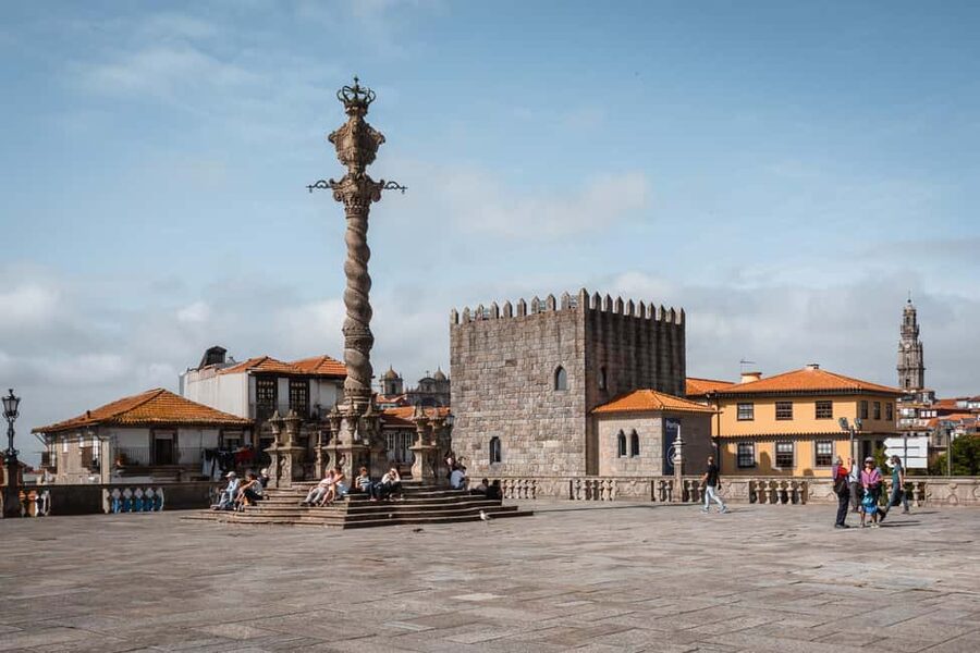 Porto: Private & Flexible Walking Tour in Historic Center - Sé Cathedral and Episcopal Palace: Old Porto Up Close