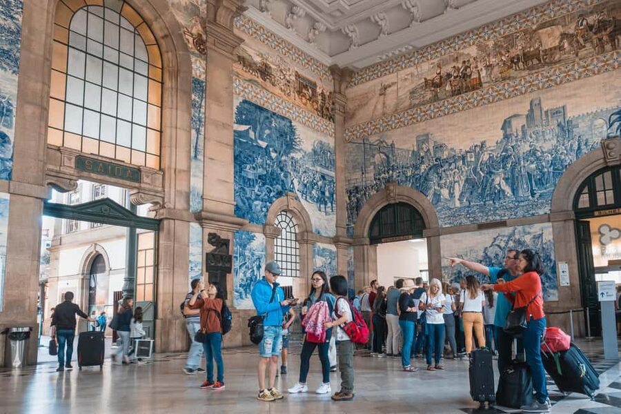 Porto: Private & Flexible Walking Tour in Historic Center - Medieval Steps Back to Ribeira: Verdades and Barredo