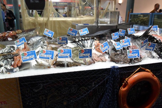 Porto Private Food & Wine Walking Tour with Market & Tastings - Rua das Flores: small tastings with Portuguese ingredients and DOP focus