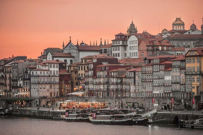 Porto Private Food & Wine Walking Tour with Market & Tastings - Praça do Infante Dom Henrique: olive oil workshop plus Douro DOC pairing