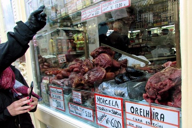Porto Private Food & Wine Walking Tour with Market & Tastings - What the sample menu means for your appetite (and your photos)