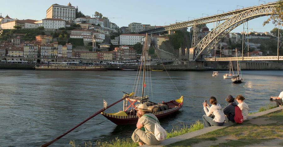 Porto: Private Historical Walking Tour with Local Guide - Bolhão Market: the practical Porto stop that feeds your next choices