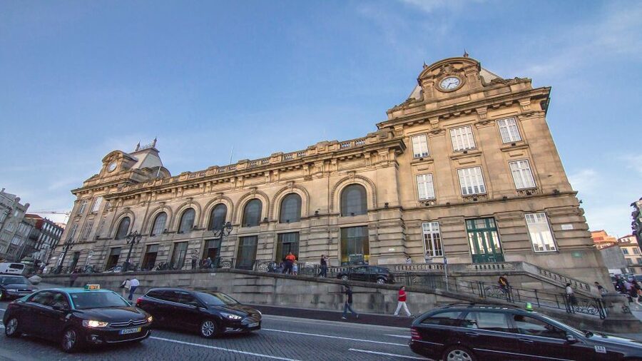 Porto private morning Tour, see the most iconic attractions - São Bento Station and its azulejo story