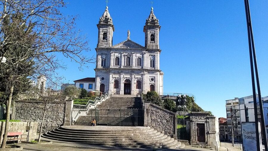 Porto private morning Tour, see the most iconic attractions - Livraria Lello: architecture lovers, plan your patience