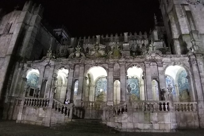 Porto private night Tour, discover the most iconic attractions - Praça da Batalha: a historic square and Teatro São João context