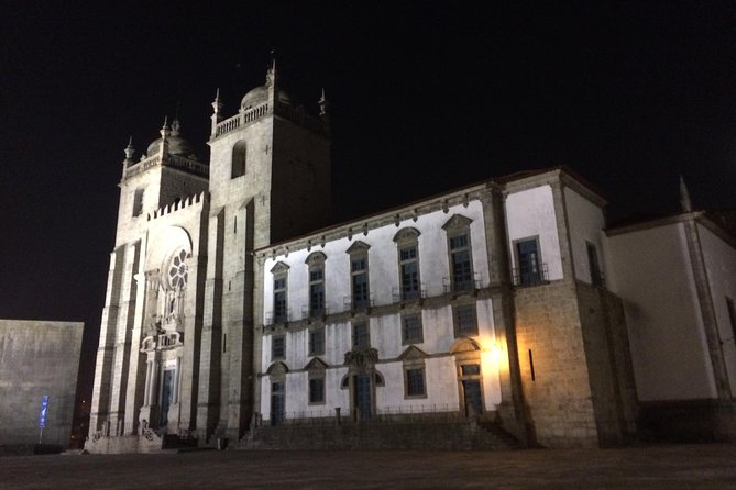 Porto private night Tour, discover the most iconic attractions - A Gothic building façade with a Renaissance portal detail