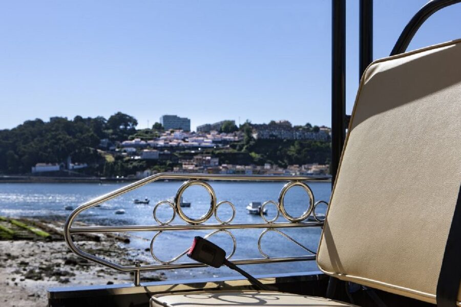 Porto: Private Sightseeing Tour by Electric Tuk Tuk - Guides and private service: what the best ones did right
