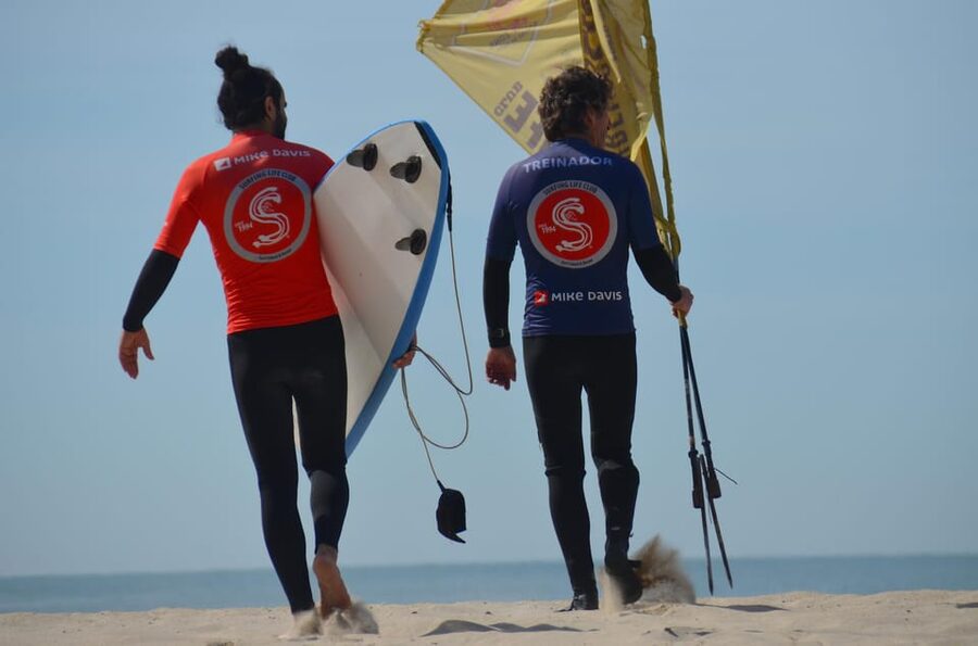 PORTO: Private Surf Lesson with the First School in Porto - Meeting SurfingLife Club by Anemona Roundabout