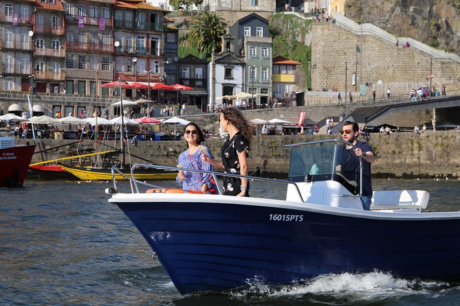 Porto: Private tour in the Douro (1 to 4 people) on a boat just for you - A Welcome Drink, Then Stories While You Glide