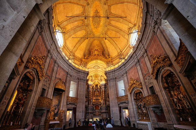 Porto PRIVATE TOUR With Locals: Highlights & Hidden Gems - The snack and local drink: use it like a guide discount