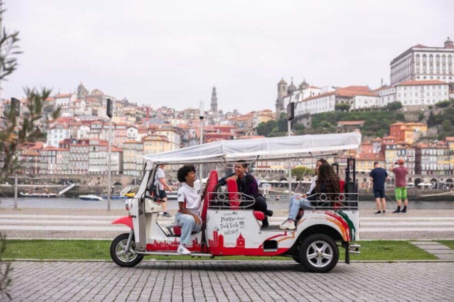 Porto: Private Tuk Tuk Tour in Porto's Historic Center - Miradouro da Vitória for Douro views and Gaia cellars