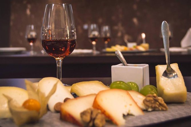 Porto: Private Walking Food Tour with Tastings - Mercado do Bolhão: where the ingredients look you in the eye