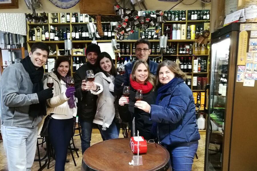Porto Private Walking Tour with Fast Track to Lello - Piolho café and Rua das Flores street art with artisans