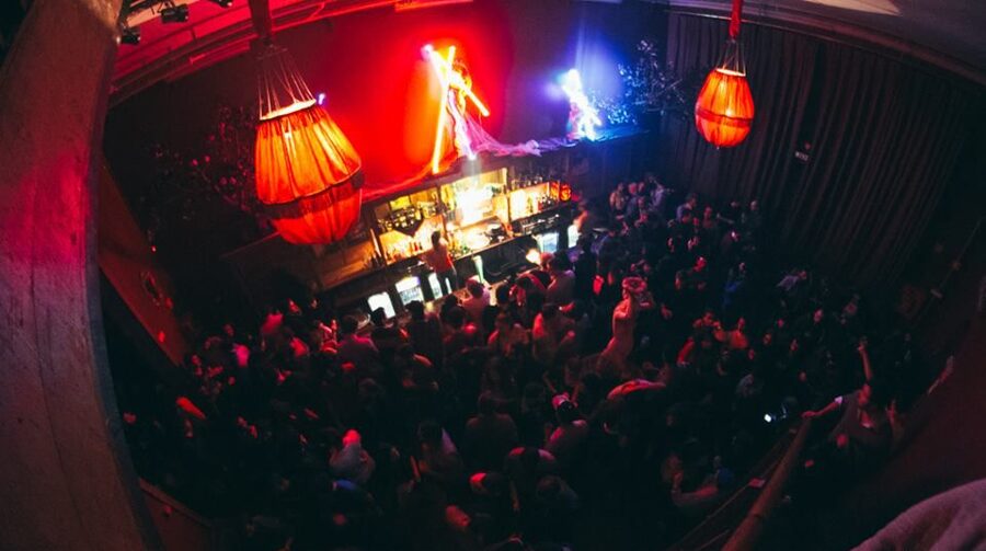 Porto: Pub Crawl with 6 Drinks and VIP Club Entry - What to bring, and the rules that keep it fun