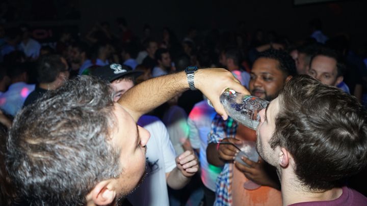 Porto: Pub Crawl with 6 Drinks and VIP Club Entry - How to get the best night from this pub crawl