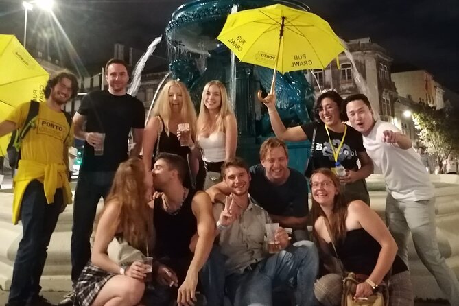 Porto Pubcrawl: 5h,7 Drinks,4 bars &Skip the line Club Entry - Largo de Alberto Pimentel: where the games and most drinks happen