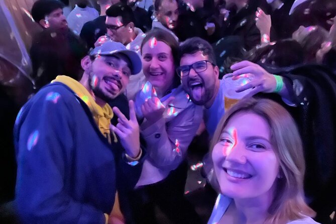 Porto Pubcrawl: 5h,7 Drinks,4 bars &Skip the line Club Entry - Rua da Galeria de Paris: two clubish bars to warm up correctly