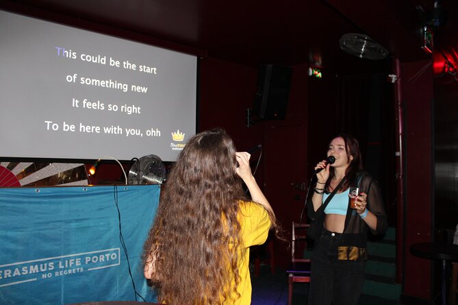 Porto Pubcrawl: 5h,7 Drinks,4 bars &Skip the line Club Entry - Drinks and games: how the “bundle” keeps the night social