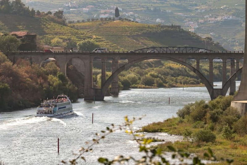 Porto/Regua/Porto (and reverse): Douro River Cruise + Lunch - Porto to Régua, then back by boat: how the day really flows