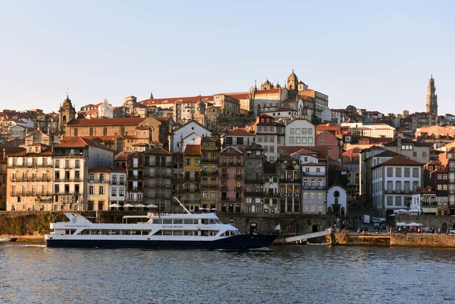 Porto/Régua/Porto - Downstream - Getting on the coach: São Bento to Régua without stress