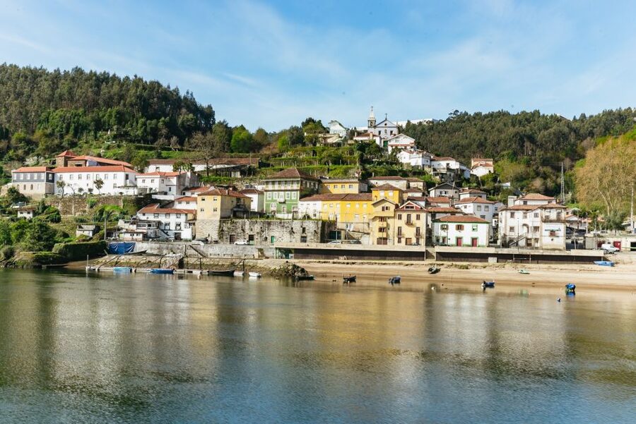 Porto - Régua - Porto Upstream Douro Cruise & Tour - The main trade-offs: deck space, audio clarity, and onboard comfort