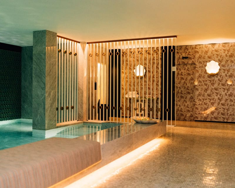 Porto: Relaxing by the pool, sauna and steam room - Where Grand Bleu Spa Fits in Your Porto Day