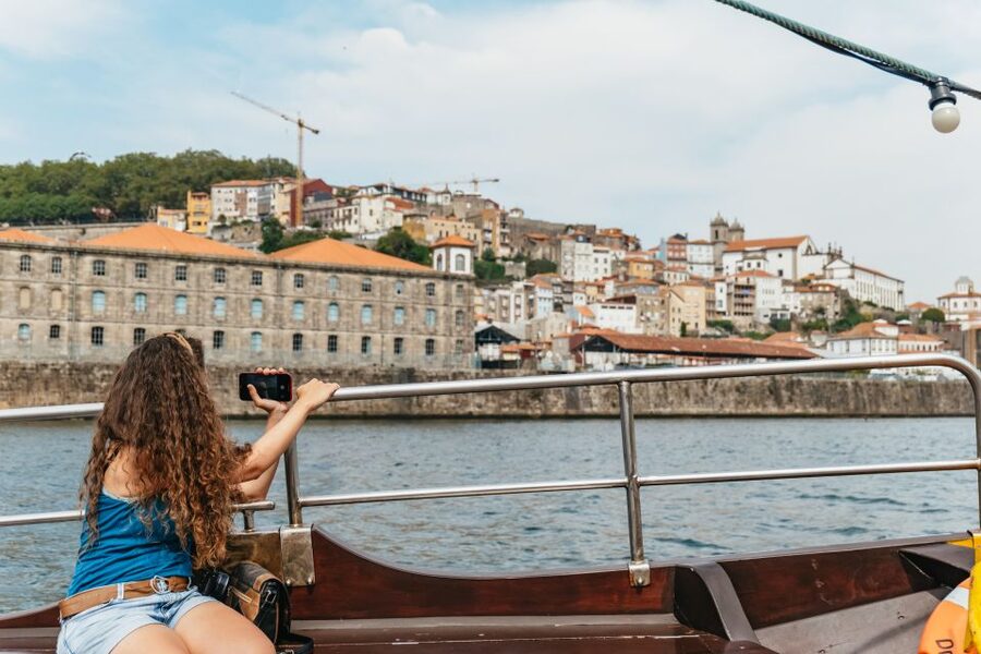 Porto: River Douro 6 Bridges Cruise - Under the bridges: your best photo moments and how the info works