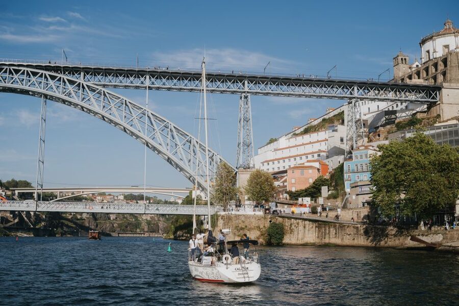Porto: Romantic Sailboat Cruise - The D. Luís I Bridge from water level: the payoff moment