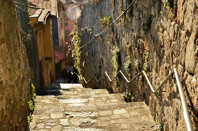 Porto’s city centre: alleys, views and tales city game - Cais da Ribeira, the colorful finish that makes Porto click