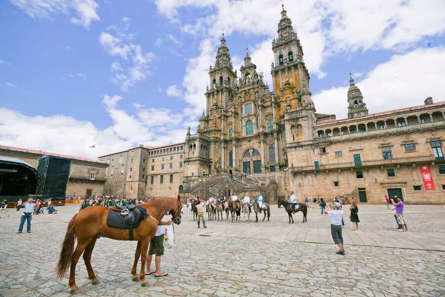 Porto: Santiago de Compostela and Valença do Minho Day Tour - Porto to Santiago, then Valença: why this day trip works