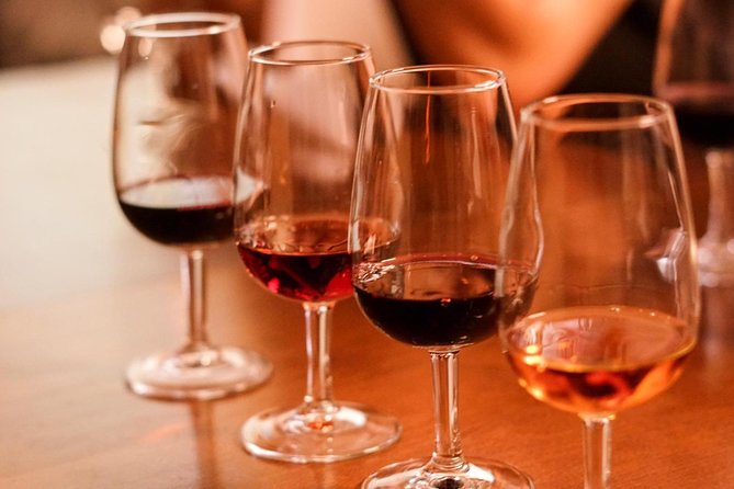 Porto Secrets, Craft Beer & Wine by Food Lover Tour - The route rhythm: meeting at Praça de Carlos Alberto, then back again