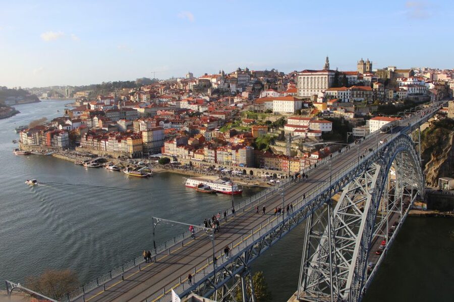 Porto: secrets of Vila Nova de Gaia, a self-guided city game - How the Playlink Works on Your Phone (No App Required)