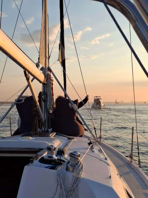 Porto shared Thullium Sailboat, enjoy magic sunset&open sail - Should you book Thullium Sailboat’s shared sunset sail?