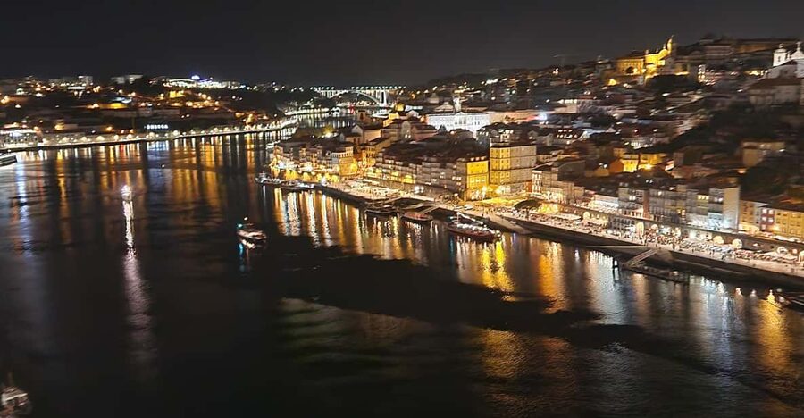 Porto: Sightseeing Tour - Sao Bento Station and its azulejo tiles, the perfect opening act