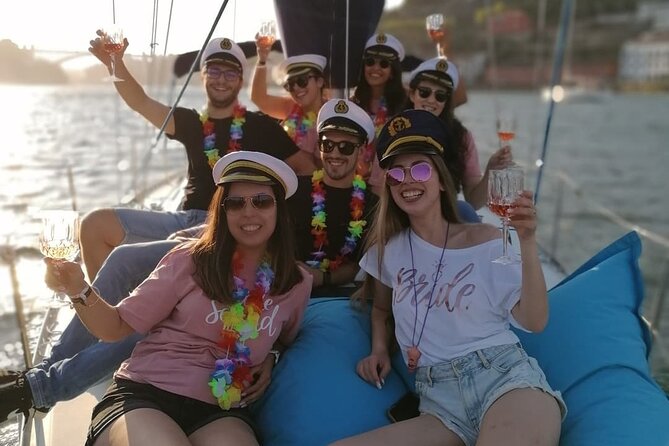 Porto: Single Party on a charming sailboat with welcome drink - Why this Douro single-party sail works so well in Porto