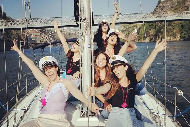 Porto: Single Party on a charming sailboat with welcome drink - Captain and crew: friendly hosting is half the experience