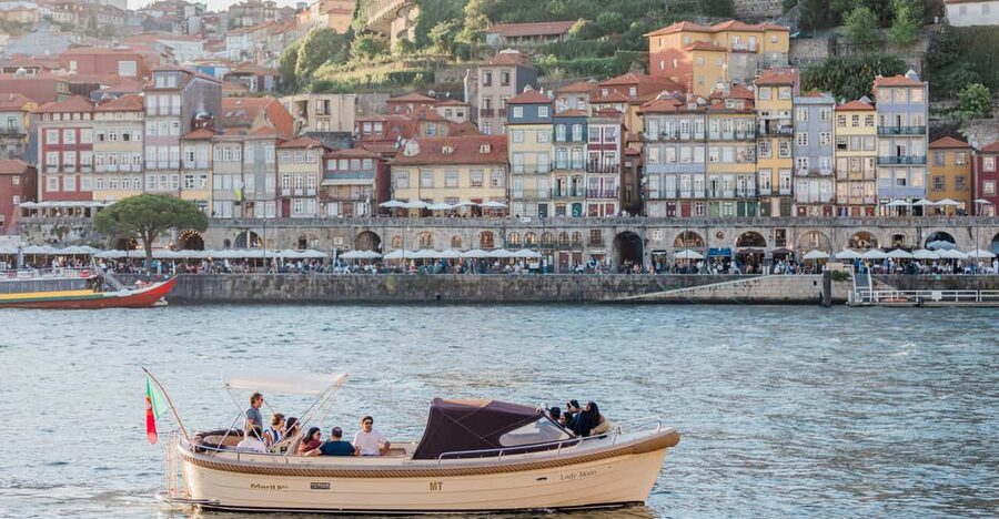 Porto: Six Bridges Douro River Cruise with Drinks - The Guides: Stories That Make the Bridges Mean Something
