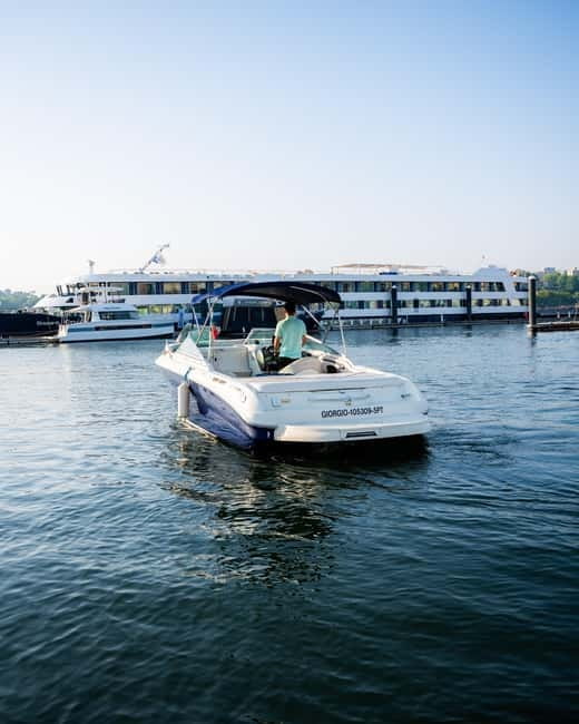 PORTO: Six Bridges Douro River Cruise with Wine and Snacks - The wine and snack plan: white wine, Port, and local bites
