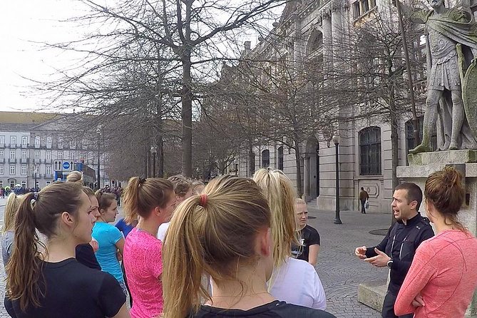 Porto Sunrise Running Tour - Porto’s center on foot: Aliados, alleyways, and quick viewpoint hits