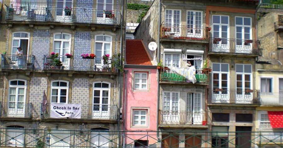 Porto Sunset Bike Tour - Meeting at Biclas & Triclas: bikes, helmets, and the simple start