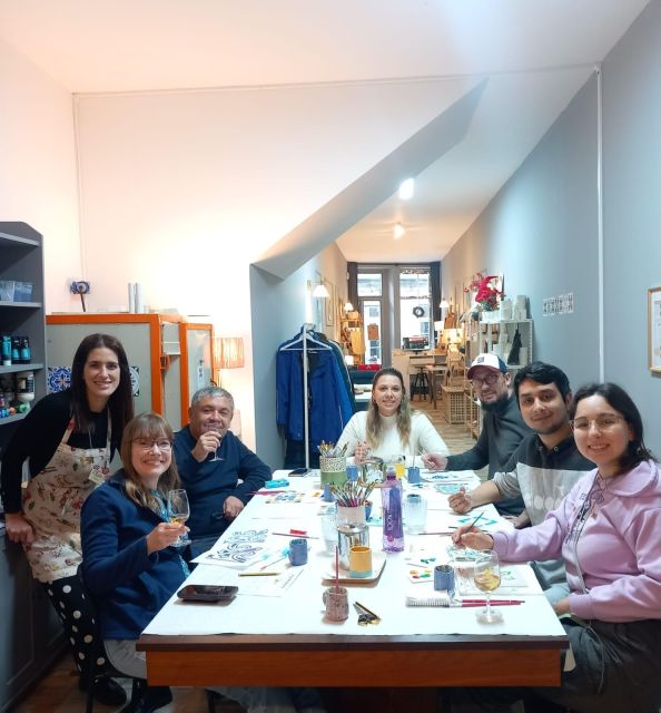 Porto: Tile Painting and Cocktails in Downtown Porto - Key things you will notice right away