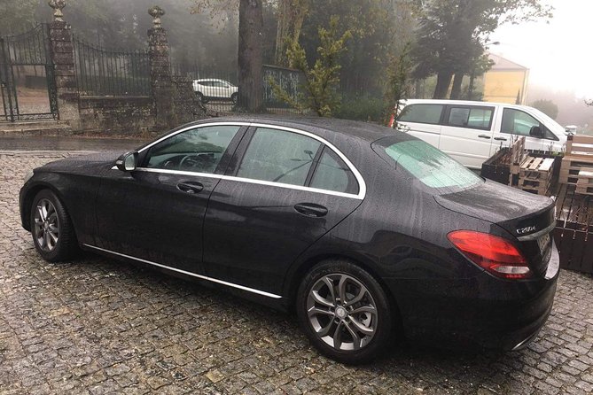 Porto to Douro Valley One Way Trip Up to 4 Stops - Pickup that starts easy, with Wi-Fi for the ride