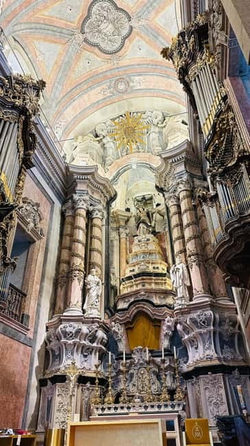 Porto to Gaia Experience: City Walk and Wine Cellars - Wine cellar visit in Vila Nova de Gaia: port tasting that needs your expectations set