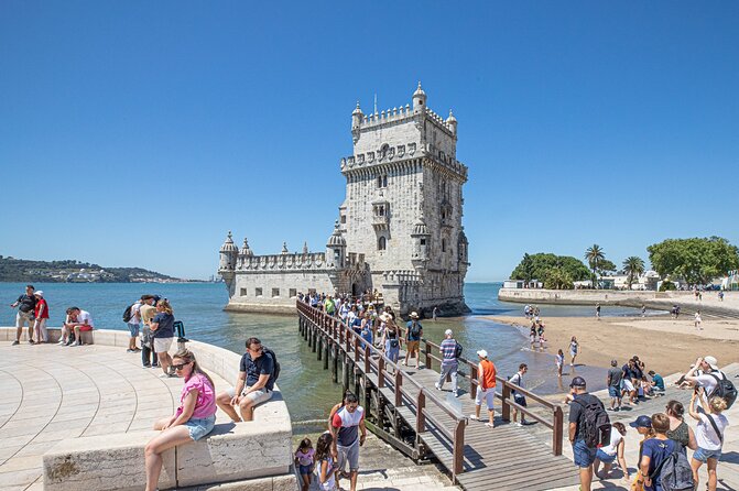 Porto to Lisbon with stop Aveiro-Fátima-Coimbra-Tomar-Nazaré-Óbidos - Aveiro canals and sweets, plus the moliceiro cruise option