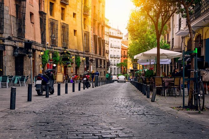 Porto to Madrid Up to 3 Stops: Aveiro, Salamanca & Ávila - Private Format and Small Group Comfort: What Changes for You