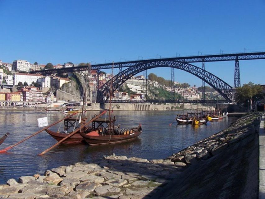 Porto Tour (4Hours) - Half Day - Crossing the bridge to Vila Nova de Gaia for river views